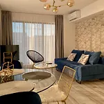 Golden Vibes In Bel Air